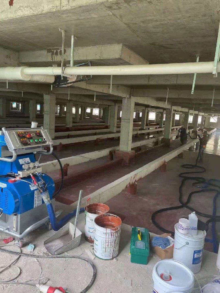 養(yǎng)殖地面噴涂機(jī)噴涂耐磨防腐防水_京華邦威