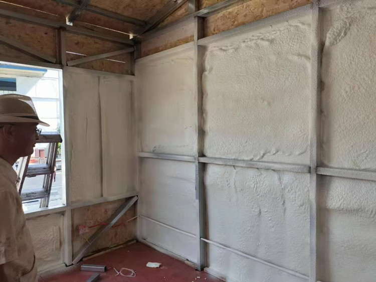 輕鋼別墅聚氨酯噴涂設(shè)備_ 冷庫(kù)噴涂保溫發(fā)泡噴涂設(shè)備